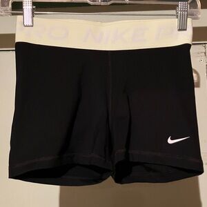 Nike Pros Women’s Black and Yellow